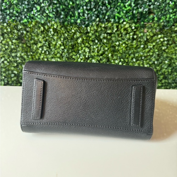 Givenchi - Mini Antigona bag in grained leather - Picture 9 of 9